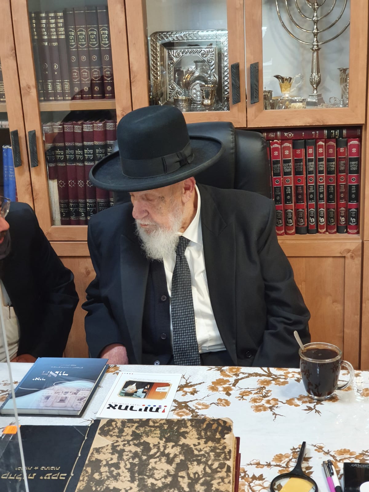 חכם שלום כהן באחריות