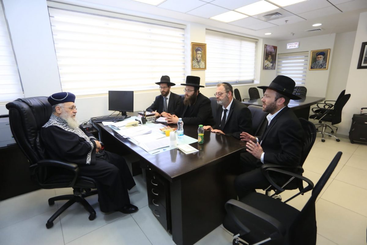 מנהלי ארגון אחריות בפגישה עם הרב יצחק יוסף