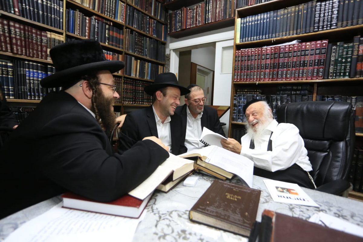 ראש ישיבת פונביז הרב פוברסקי מארח את אנשי ארגון אחריות