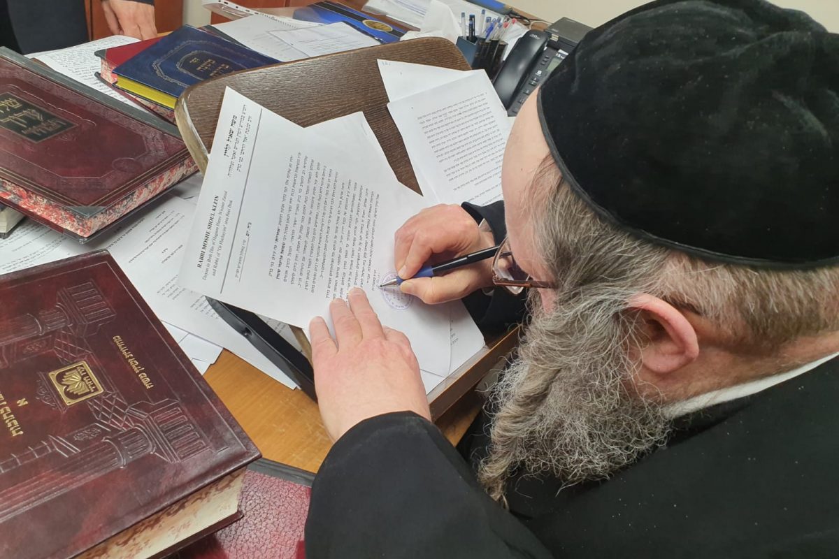 הרב קליין כותב המלצה לארגון אחריות
