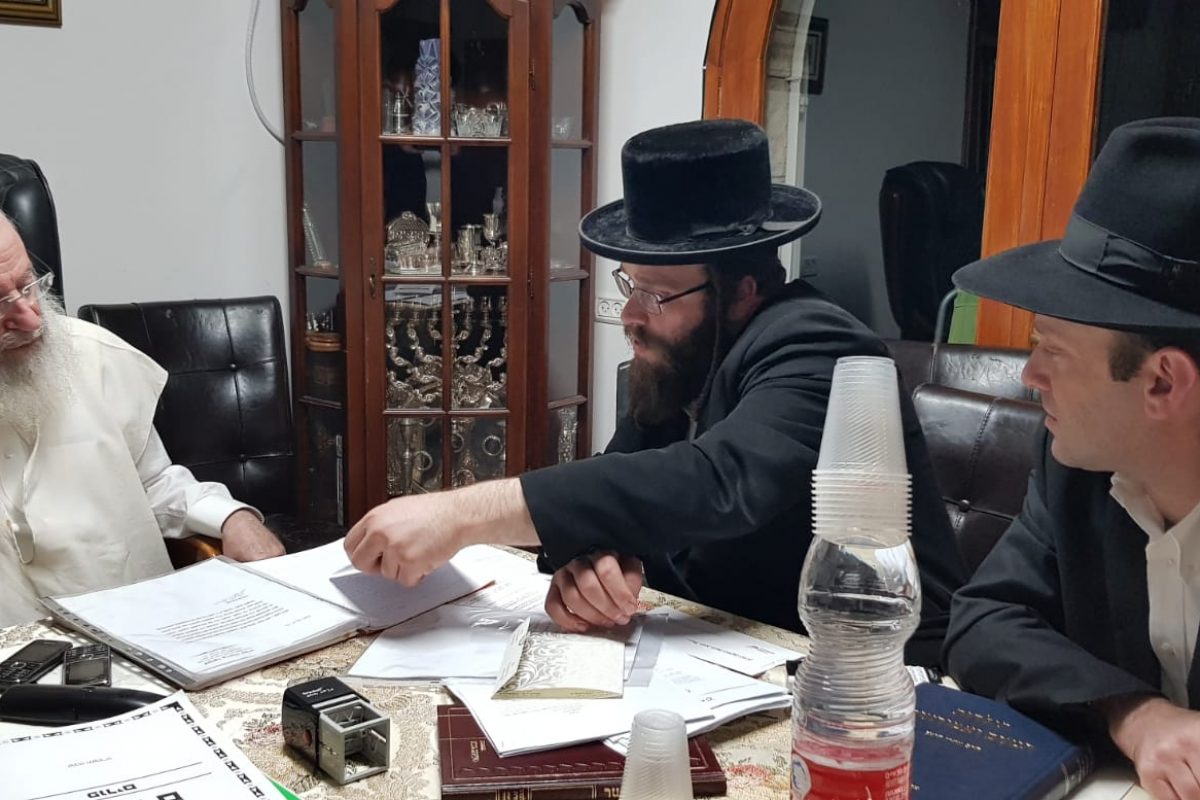 הרב אשר וויס מתפעל מפעילות אחריות