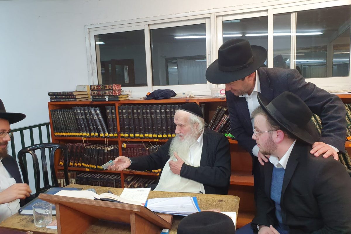 צוות אחריות במפגש עם הרב אויערבך