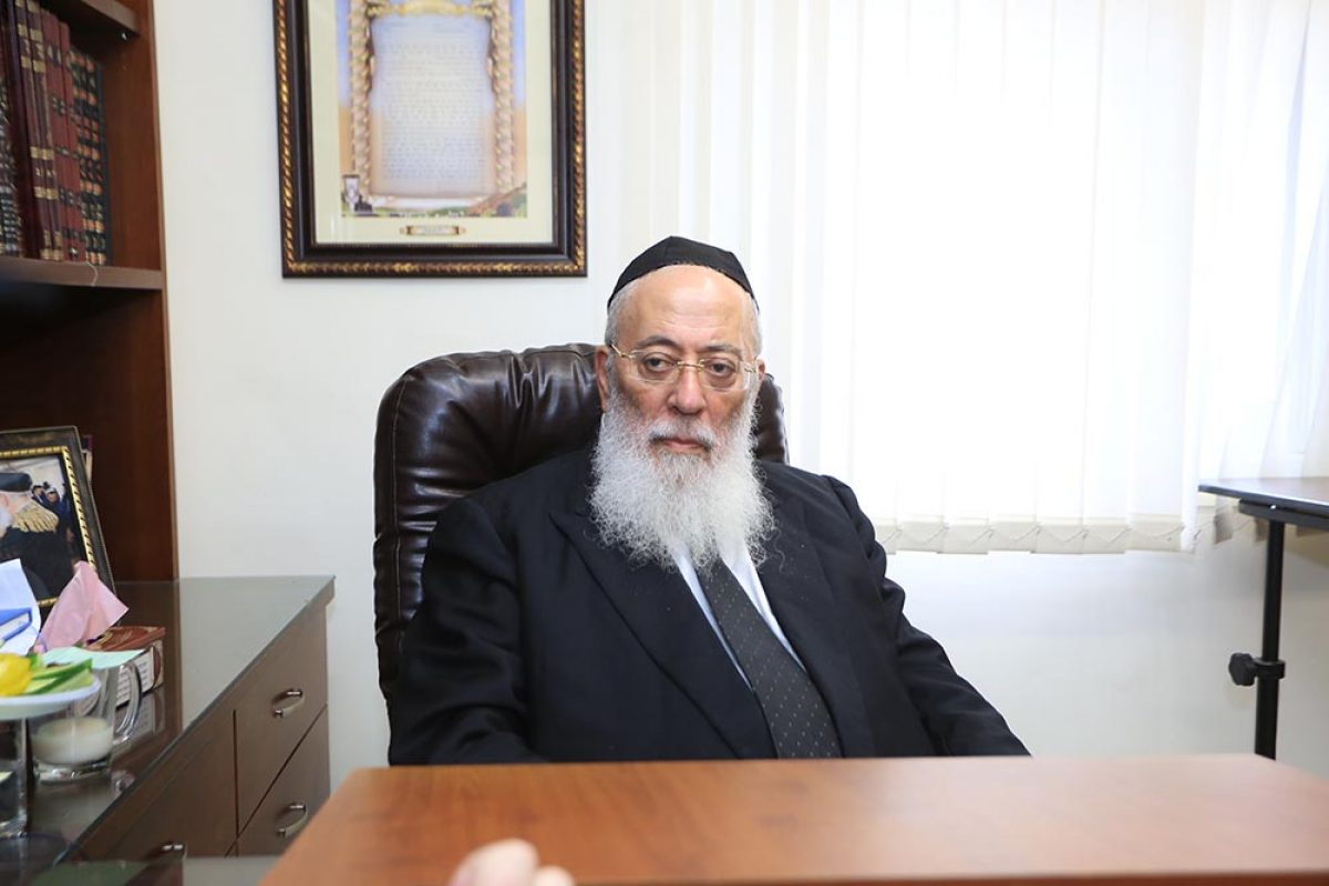 הרב עמר באחריות