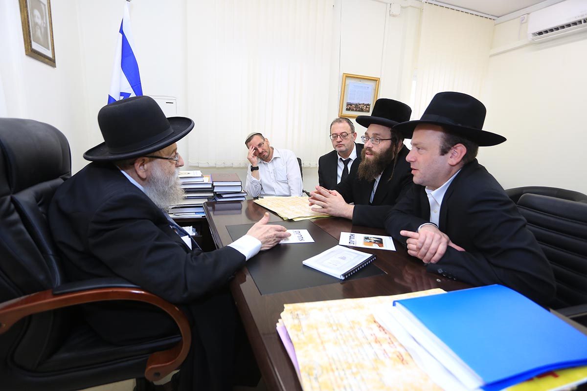 מנהלי ארגון אחריות בסקריה בפני הרב שטרן על הארגון