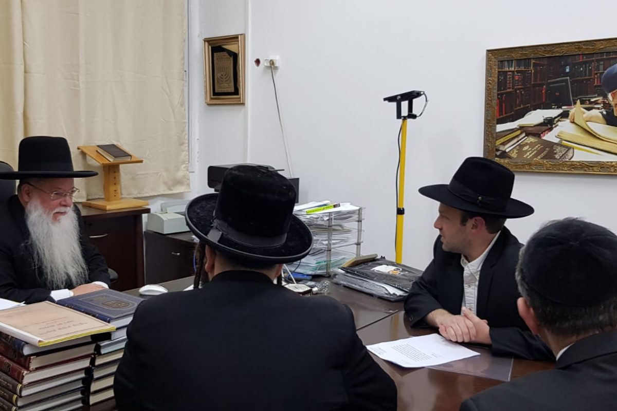 מנהלי אחריות מציגים לרבנים פעילות הארגון