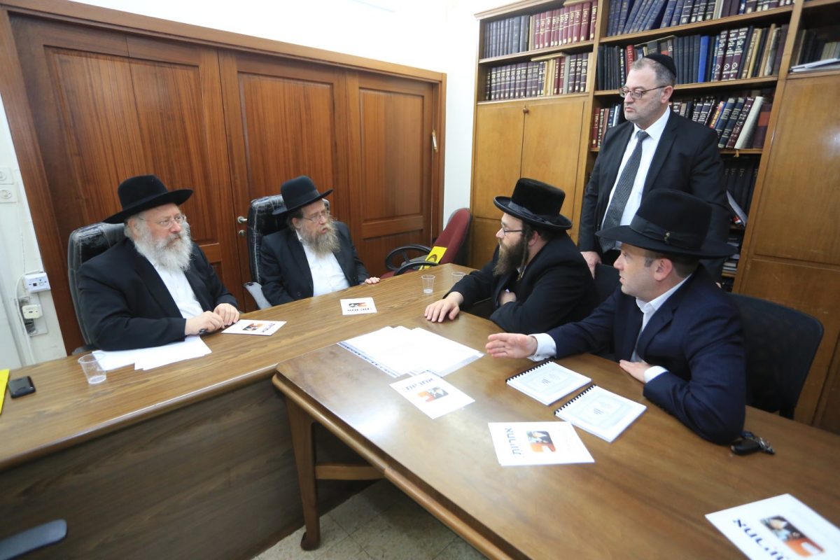 צוות ארגון אחריות בסקירה על ארגון אחריות